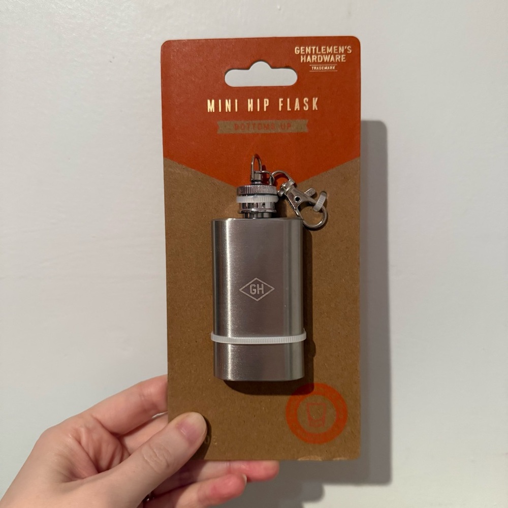 Brand new Gentleman’s Hardware Mini Hip Flask - Picture 1 of 4